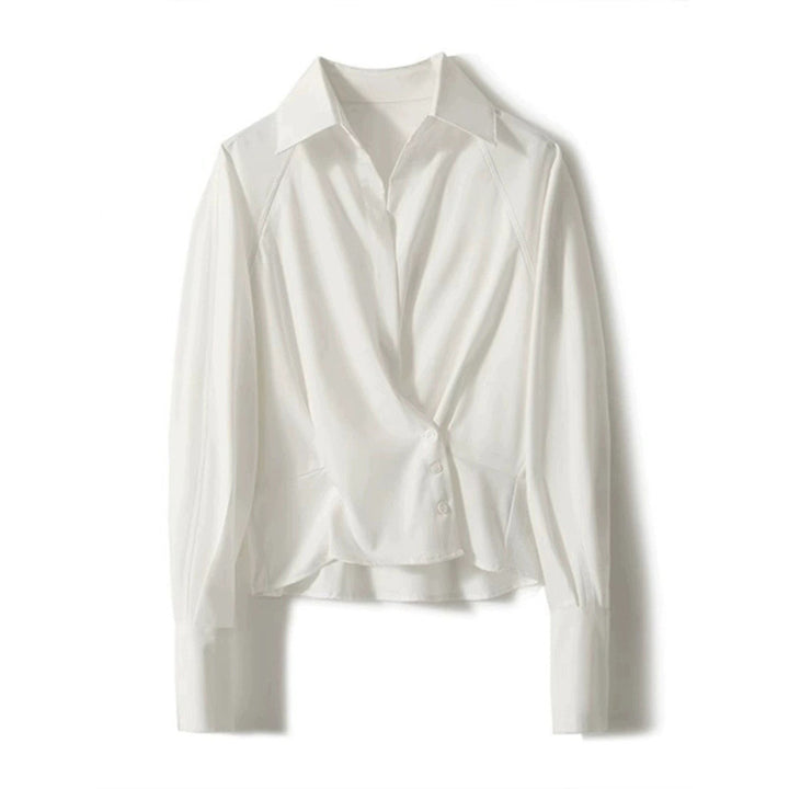 Dame elegant bluse med moderne flæseærmer og asymmetrisk snit Stilla