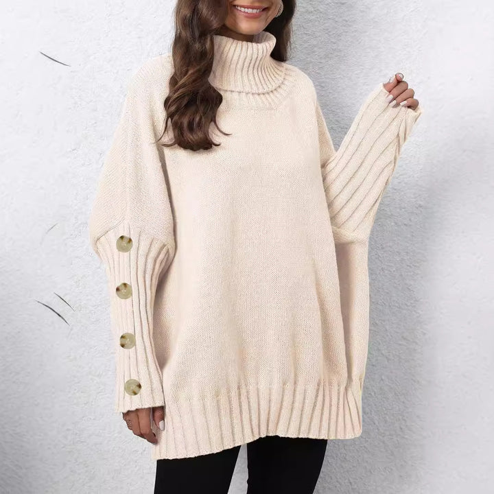 Dame rullekravepullover med brede ærmer og dekorative knapdetaljer Stilla
