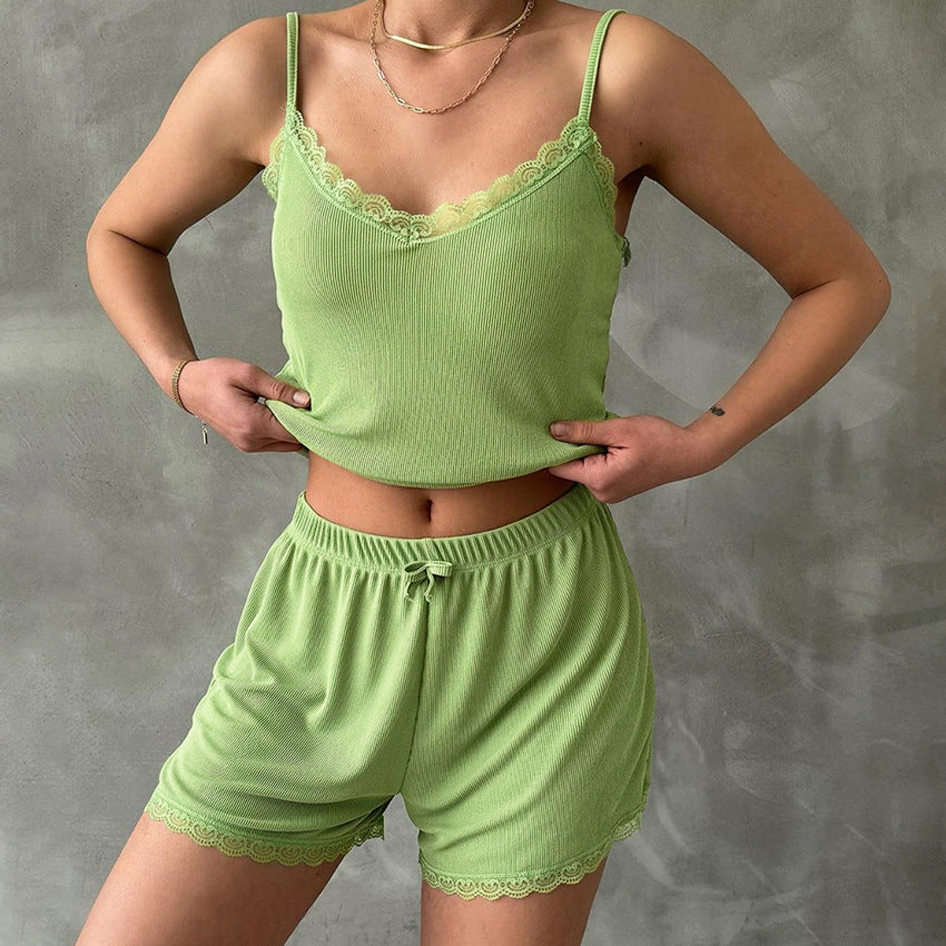 Dame hyggeligt kort pyjamasæt med fin blonder og justerbar talje Stilla