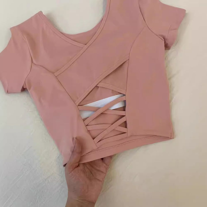 Femme Stilfuld Cut-Out T-shirt med Krydsdesign Stilla