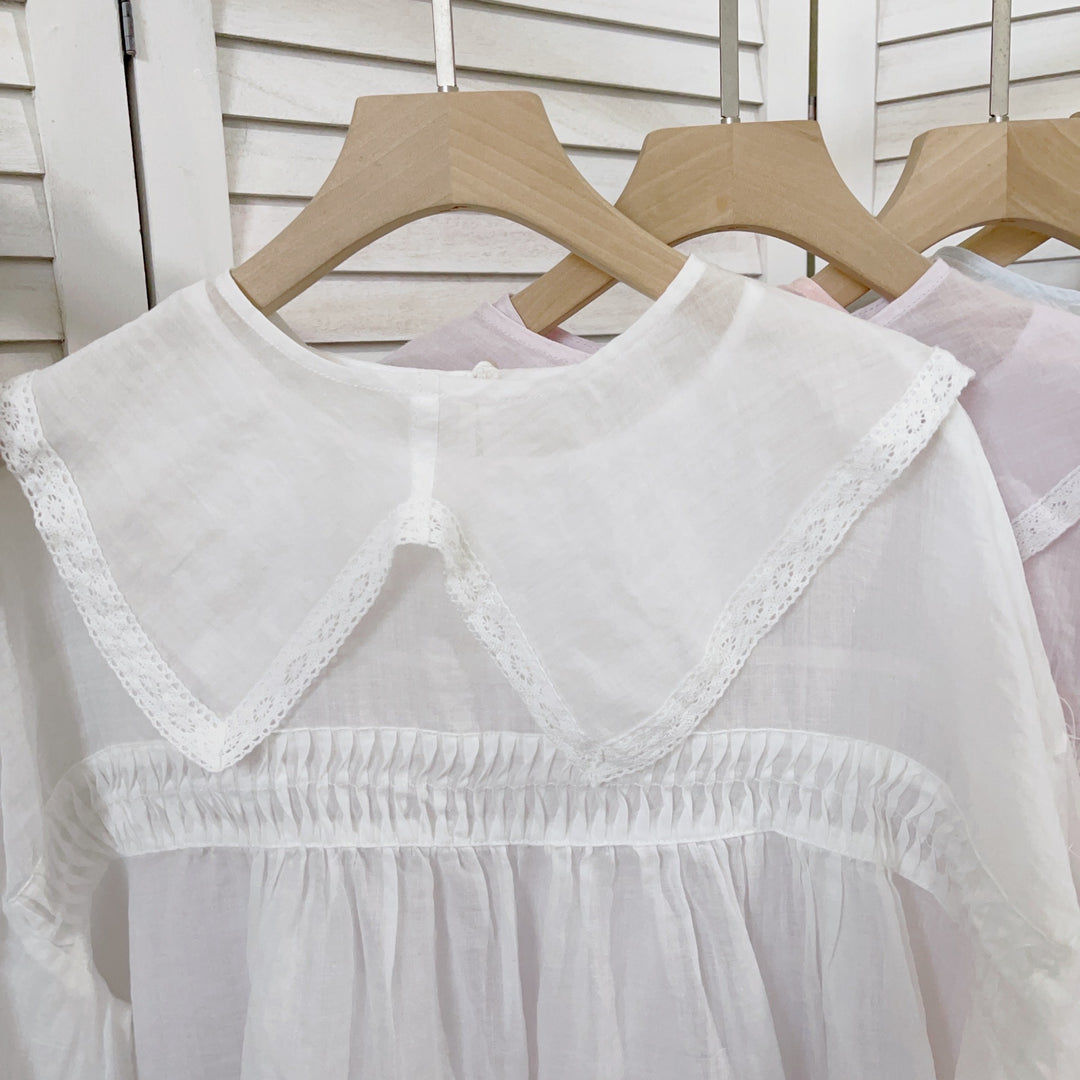 Femme Knapstribe Bluse med sarte Krave Stilla