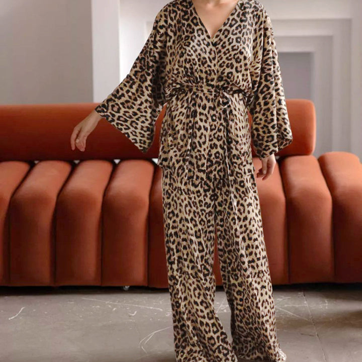 Dame luksuriøs pyjamas sæt med leopardmønster og bredt skårne ærmer Stilla