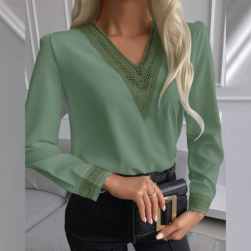 Damebluse med elegante hækle-detaljer og V-udskæring Stilla