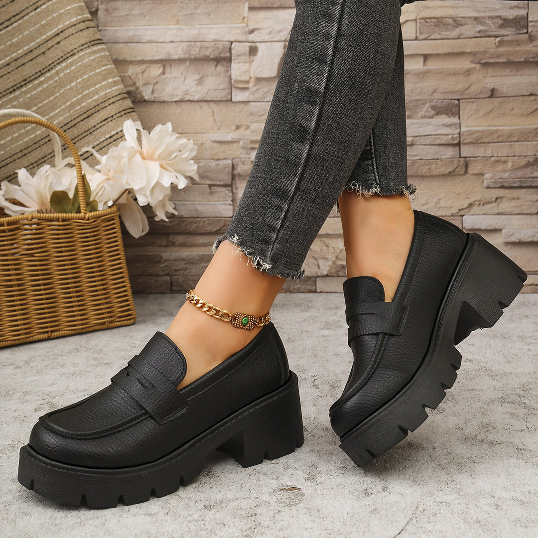 Dame plateau slip-ons med skridsikker profileret sål og modigt design Stilla