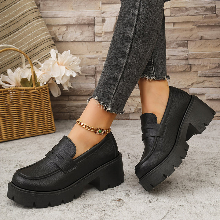 Dame plateau slip-ons med skridsikker profileret sål og modigt design Stilla