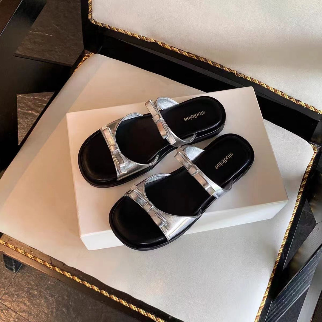 Dame komfortable badesandaler med fashionable stropper og elegant spænde design Stilla