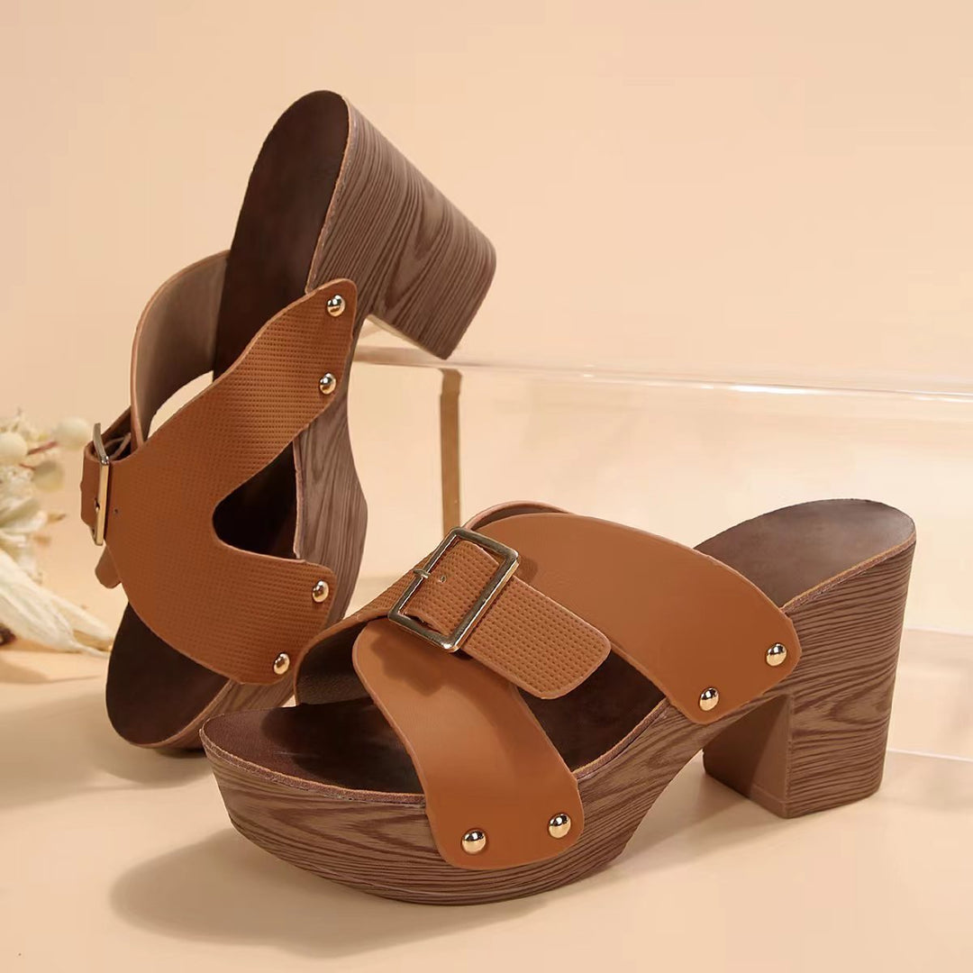 Dame Fuzzy Wedge-Sandaletter med elegant spænde-applikation og skridsikker sål Stilla