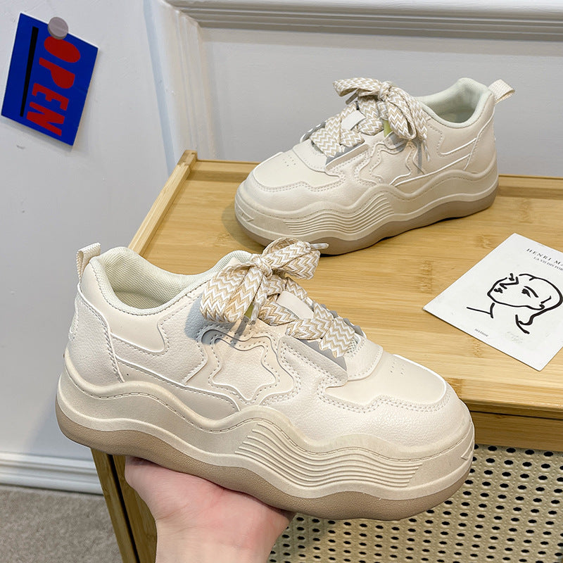 Dame Sporty Sneakers med struktureret overdel og innovative snøringsdetaljer Stilla