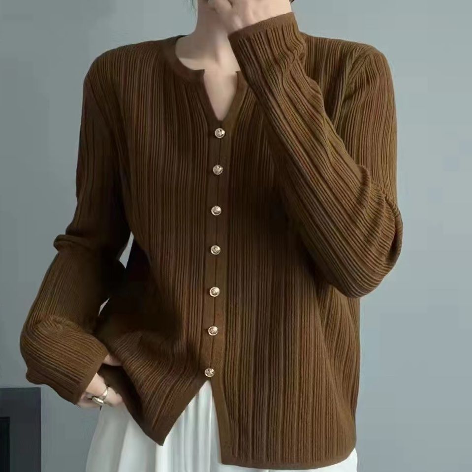 Dame elegant skjorte bluse med fine plisseringer og knapdetaljer Stilla