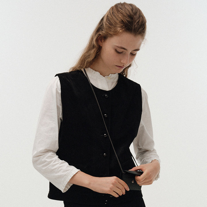 Dame Langærmet Bluse med feminine Volanger og moderne Knapdetaljer Stilla