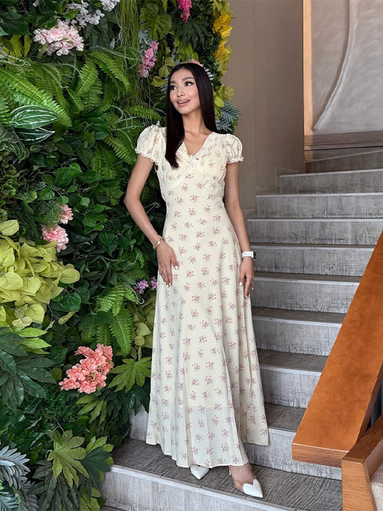 Dame Maxikjole med blomstermønster og elegante pufærmer Stilla
