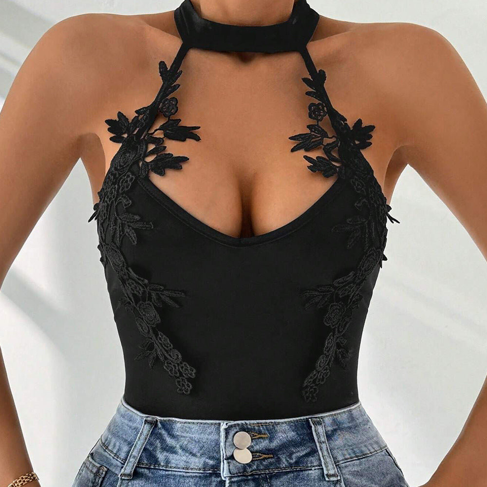Dame halter bodysuit med blomsterkniplinger og dyb V-hals Stilla