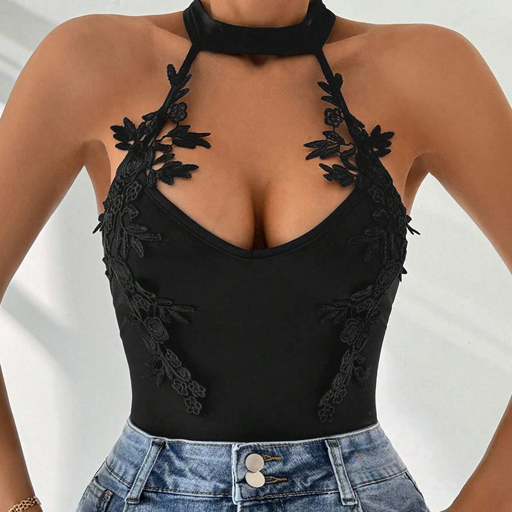 Dame halter bodysuit med blomsterkniplinger og dyb V-hals Stilla