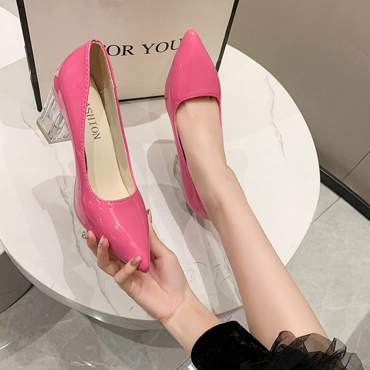 Dame klassiske pumps med transparent blokhæle og spidse frontkapper Stilla