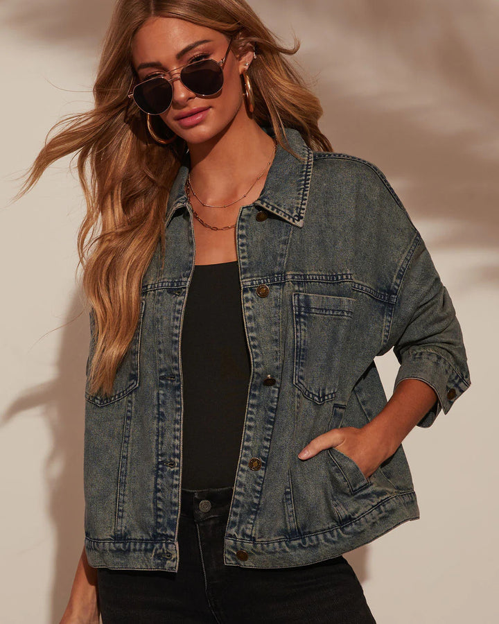 Dame Oversized Denim-jakke i afslappet snit med praktiske lommer Stilla
