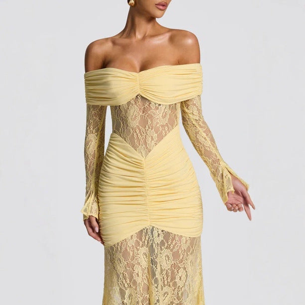 Dame Off-Shoulder Blondekjole med raffinere Flæsedetaljer Stilla