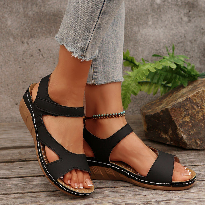 Dame Komfortable Krepp-sandaler med justerbare remme Stilla