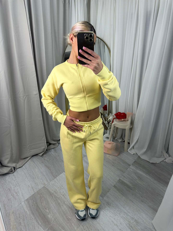 Damer sporty to-dels sæt med cropped zip pullover og komfortable joggers Skovae