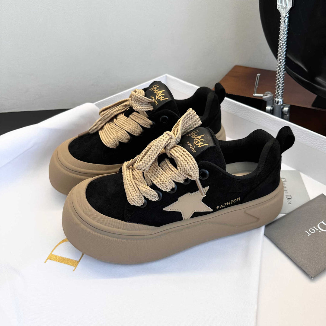 Dame platform sneakers med unikt snøresystem og moderigtigt overmateriale Stilla