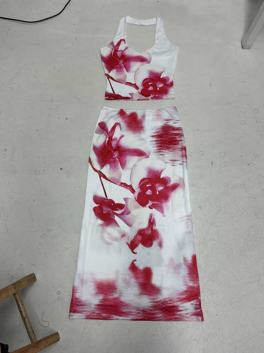 Dame Maxikjole med blomsterdesign og sidelæg Skovae