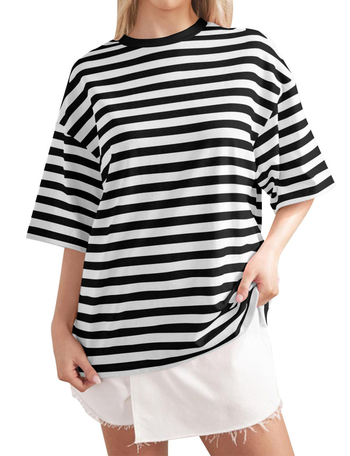 Dame Oversized stribet T-shirt med rund halsudskæring og korte ærmer Stiila