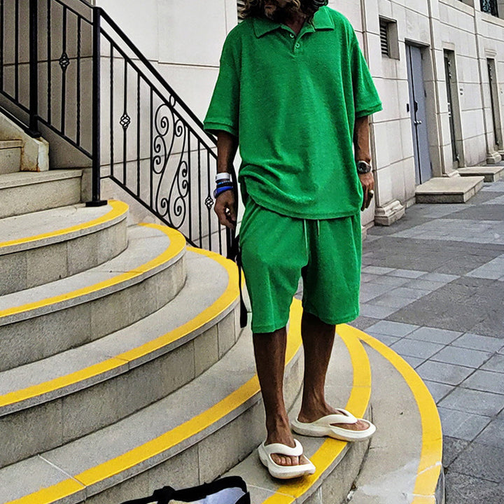 Herrer nan urban bred fritids-sæt med Henley-krave, forlænget bredt skåret skjorte og knælange jersey-shorts Skovae