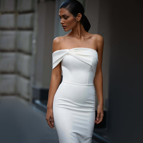 Dame figursyet bryllupsdress med elegant knudedetalje Stilla