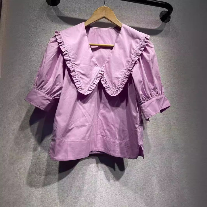 Damebluse med voluminøs krave og flæsedetaljer Stilla