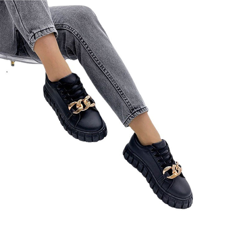 Dame Sneakers med trendy plateau og dekorative kæde-detaljer Stilla