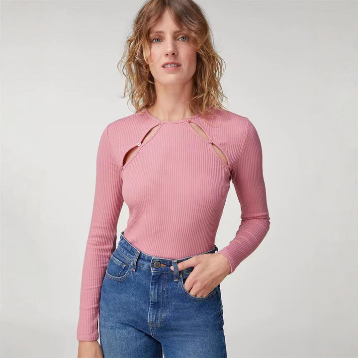 Dameoverdel med innovative cut-out-detaljer og fin ribstruktur Stilla