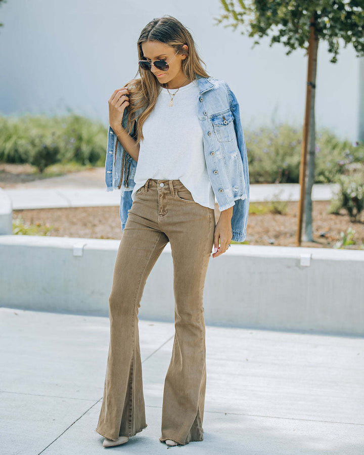 Kvindernes længere flared jeans med høj talje og fashionable design Stilla