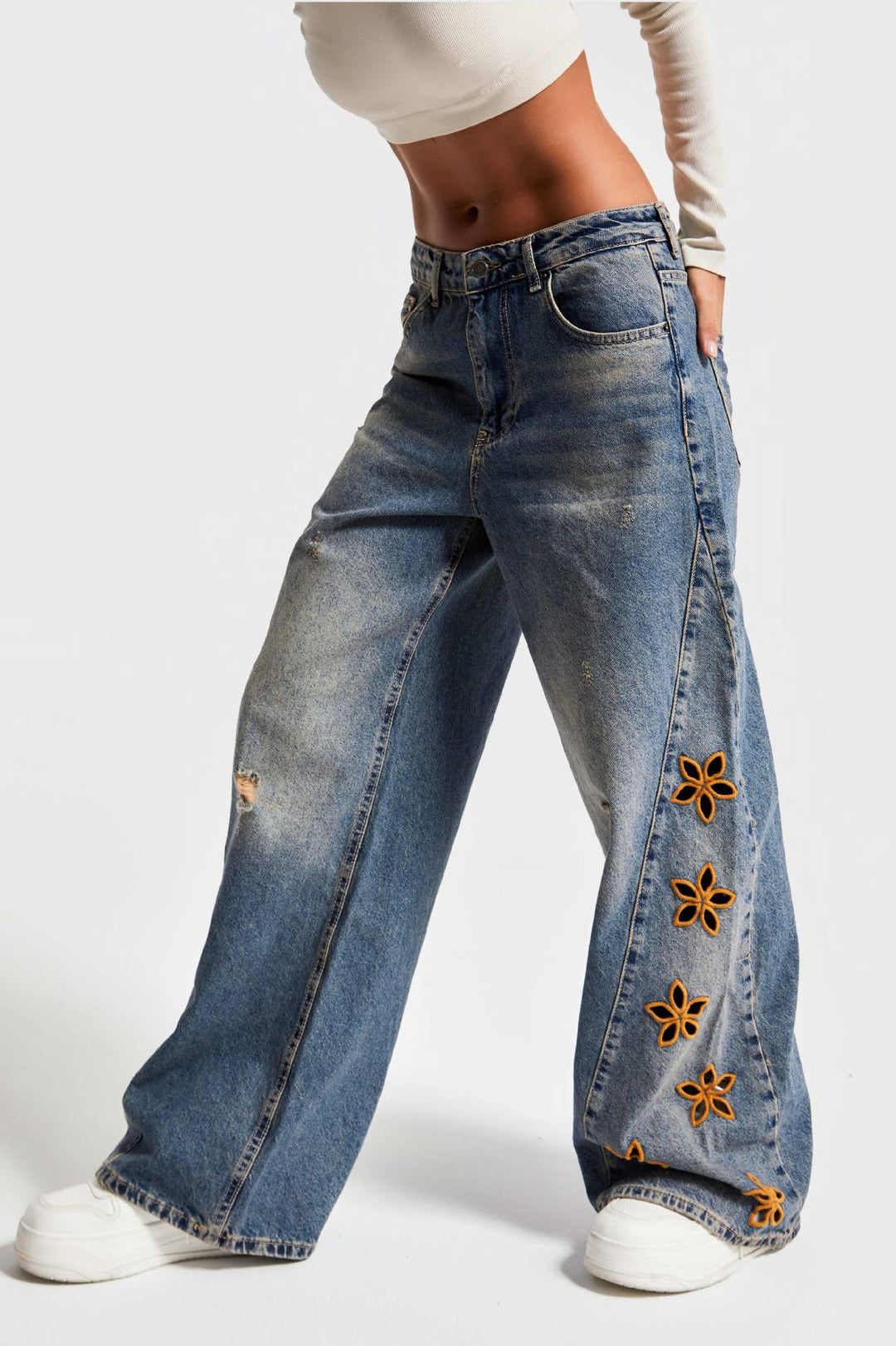 Dame brede jeans med blomstret broderi Skovae