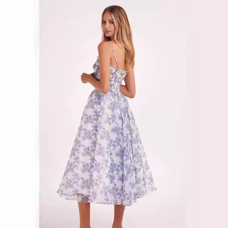 Dame Midi-kjole med blomster Chiffon-overmateriale og flatterende snit Stilla