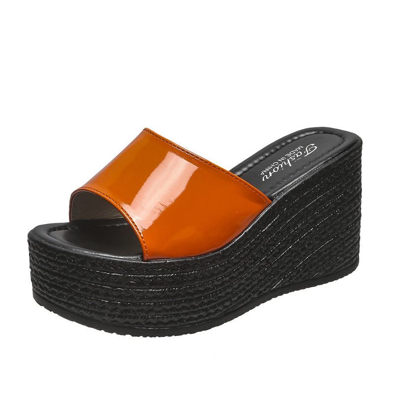 Dame platformsandal med flot glans Stilla