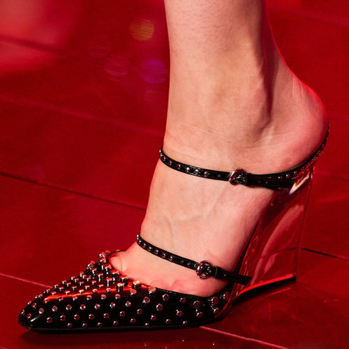 Dame Sling Pumps med dekorative nitter og stilfuld remdesign Stilla