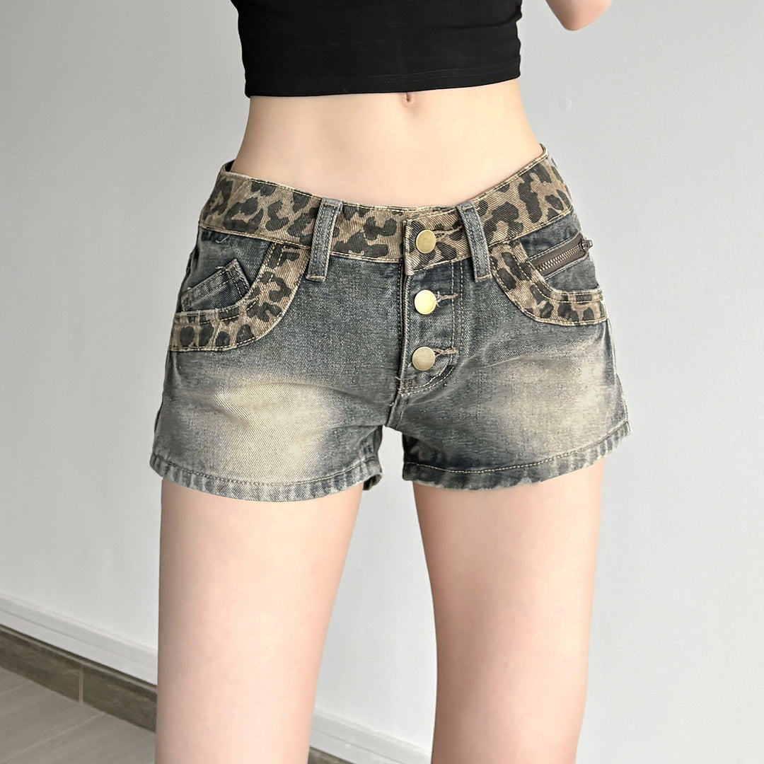 Dame Korte Jeansshorts med Leopardmønster og Rynket Talje Skovae