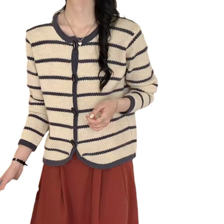 Dame cardigan med stribet design og elegante knapdetaljer Stilla