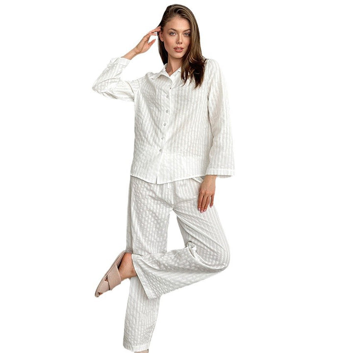 Dame pyjamabluse med fint teksturmønster og klassiske knapdetaljer Stilla