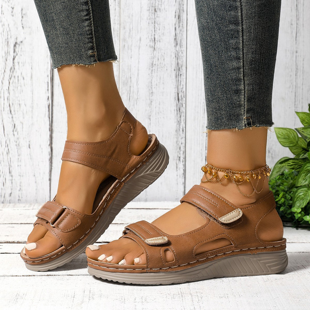Dame Komfortable Velcro-sandaler med polstret fodseng og anatomisk design Stilla
