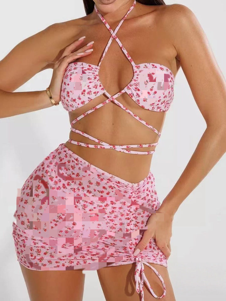 Dame bandeau-bikini med justerbare snor detaljer og matchende omslagsskjørt Skovae