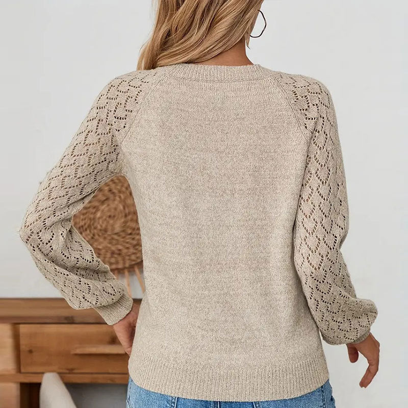 Kvinders strikkede sweater med raffinerede snorede mønstrede ærmer Stilla