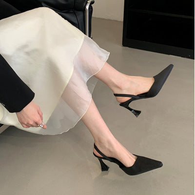 Dame Slingback Pumps med spids tå og elegant hæl Stilla