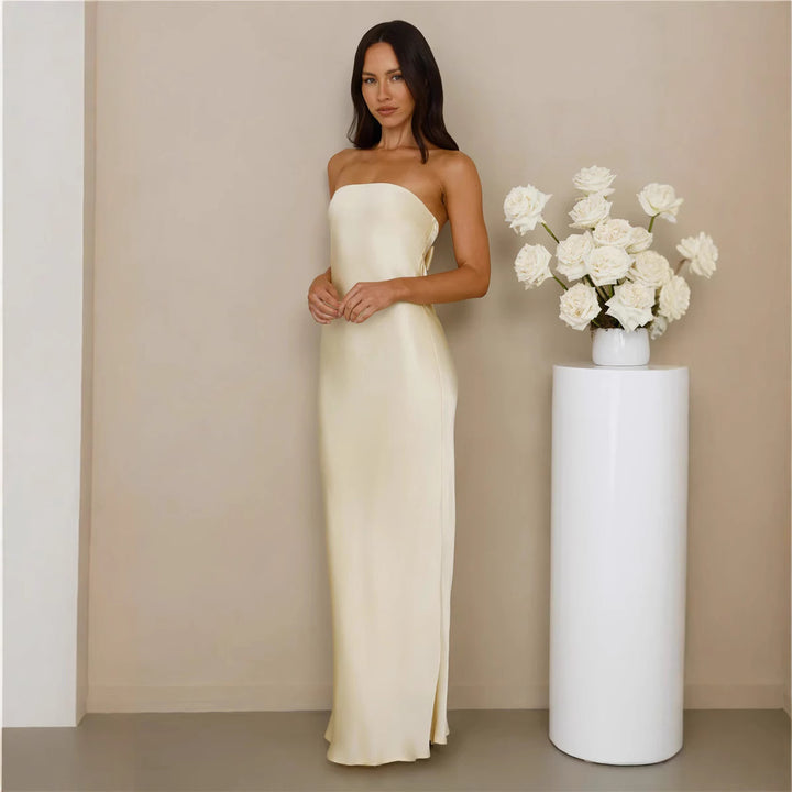 Kvinders elegante off-shoulder maxi kjole lavet af satinlignende materiale