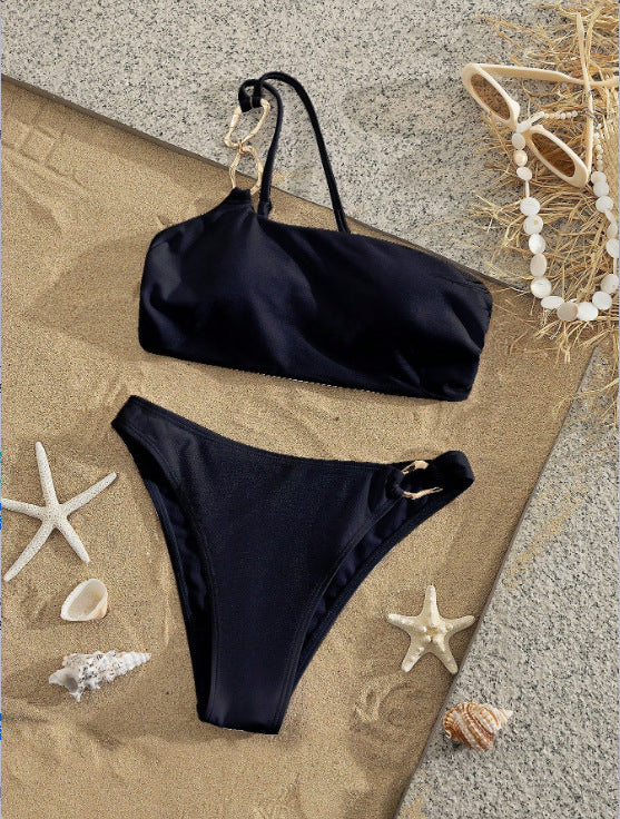 Dame Sporty bikini med asymmetrisk top og elegante detaljer Skovae