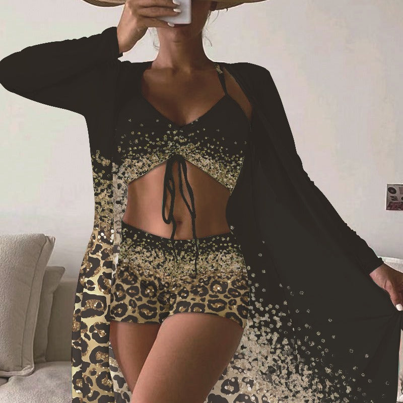 Dame strandoutfit med dyremønster og elegante accenter Stilla
