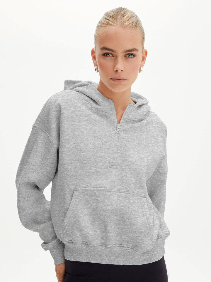 Dame hoodie med halv lynlås og oversized fit Stilla