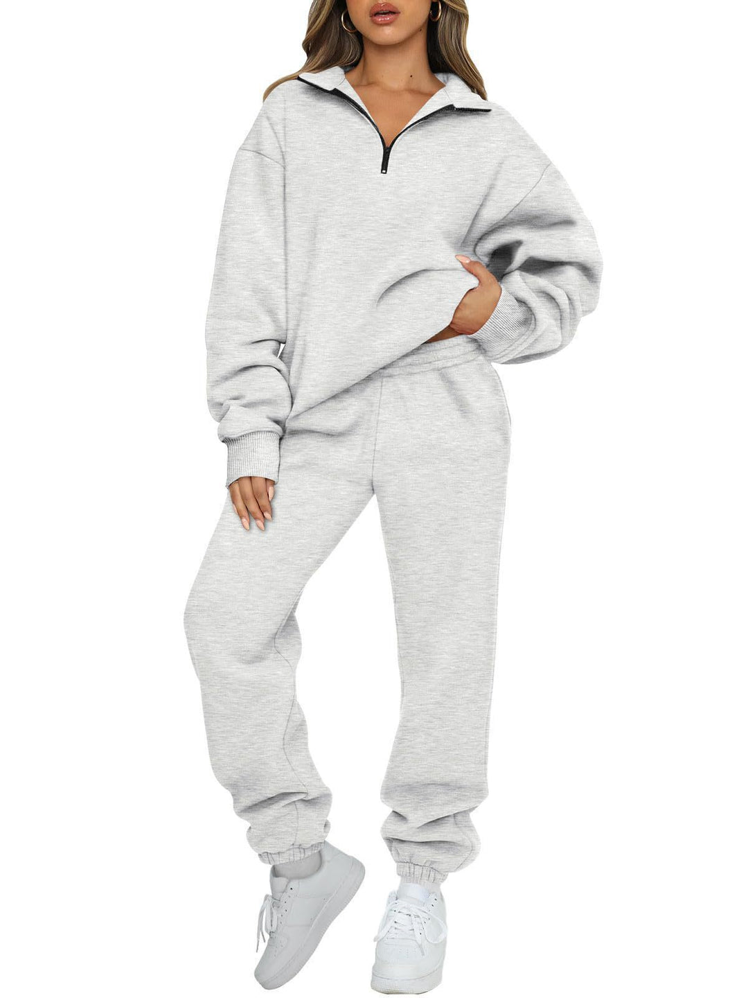 Kvindernes komfortable sæt med sweatpants med moderne ståkrave og kengurulomme Skovae