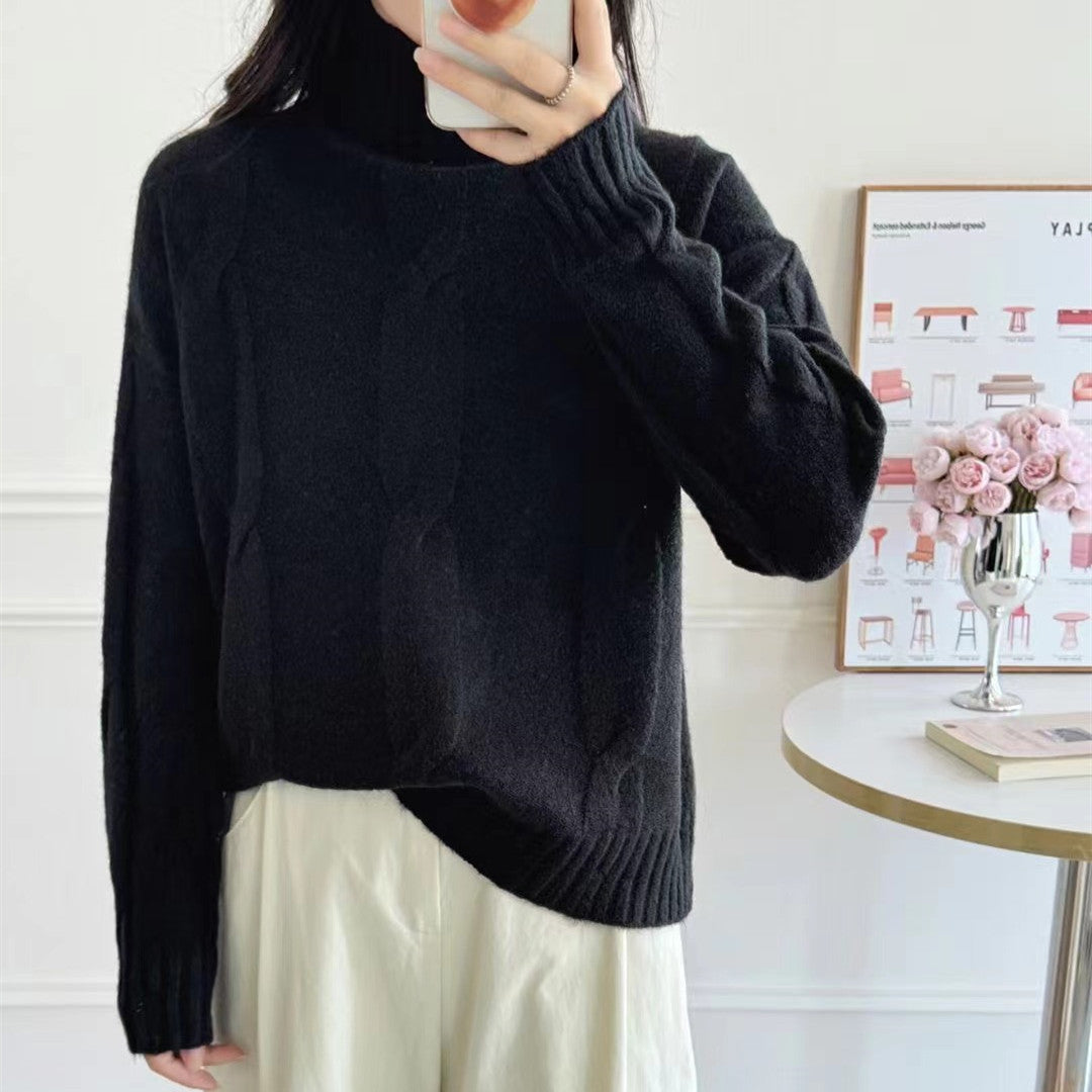 Kvindernes strikkede sweater med høj krave og kabelmønster Stilla