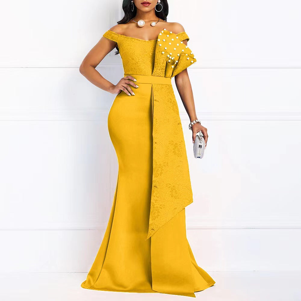 Kvindernes aften maxi kjole med off-shoulder design og luksuriøse blonde applikationer Skovae