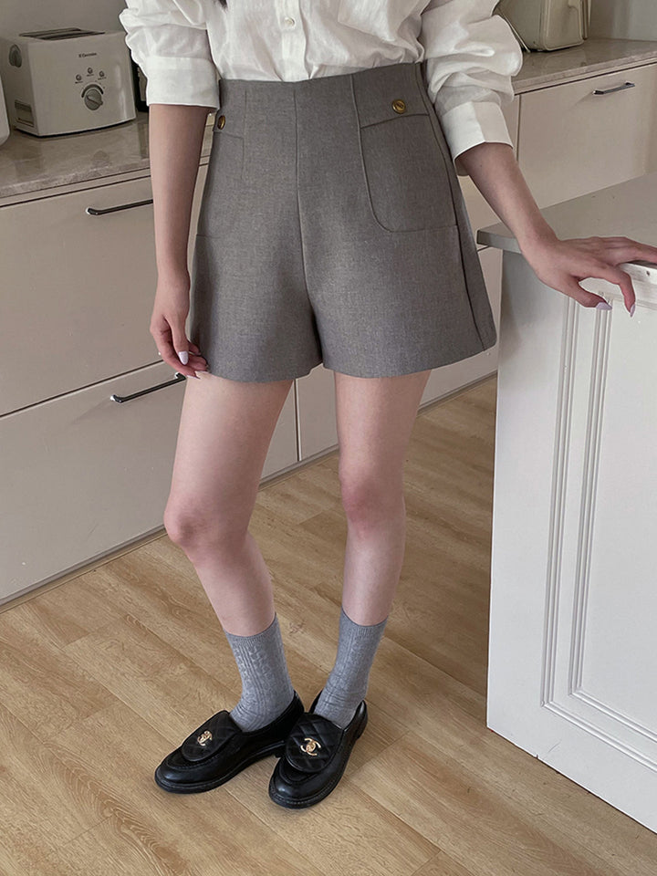 Dame elegante shorts med høj talje og dekorative knapper Stilla